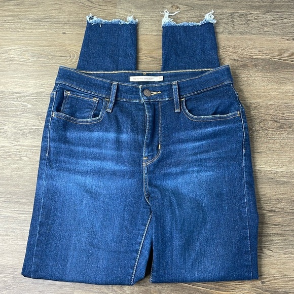Levi’s Women’s 720 High RiseSuper Skinny Jeans with Raw Hem, size 28 - Picture 1 of 10